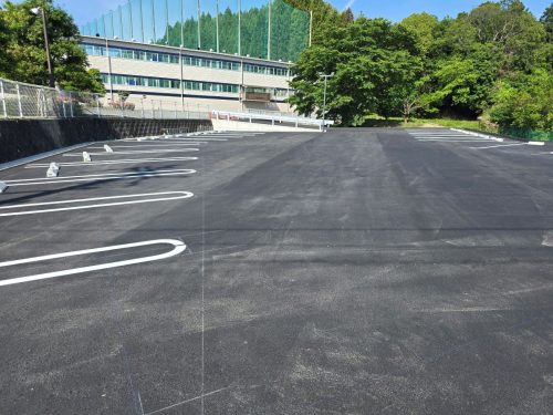 大きい車向け駐車場(奥)